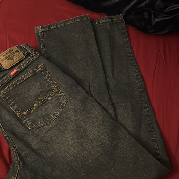 Wrangler Men’s Athletic Fit size: 32 x 32 - Picture 4 of 5